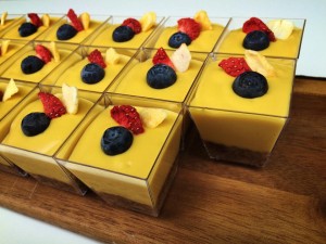 foodblog-recepty-befresh-raw-sladkosti-mangovy-poharik-s-ovocim