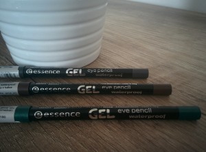 ceruzky na oči Essence