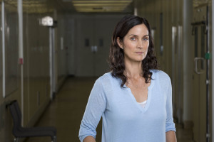 Dr Athena Morrow (Carrie Anne Moss) - Humans _ Season 2 - Photo Credit: Colin Hutton/Kudos/Channel 4/AMC