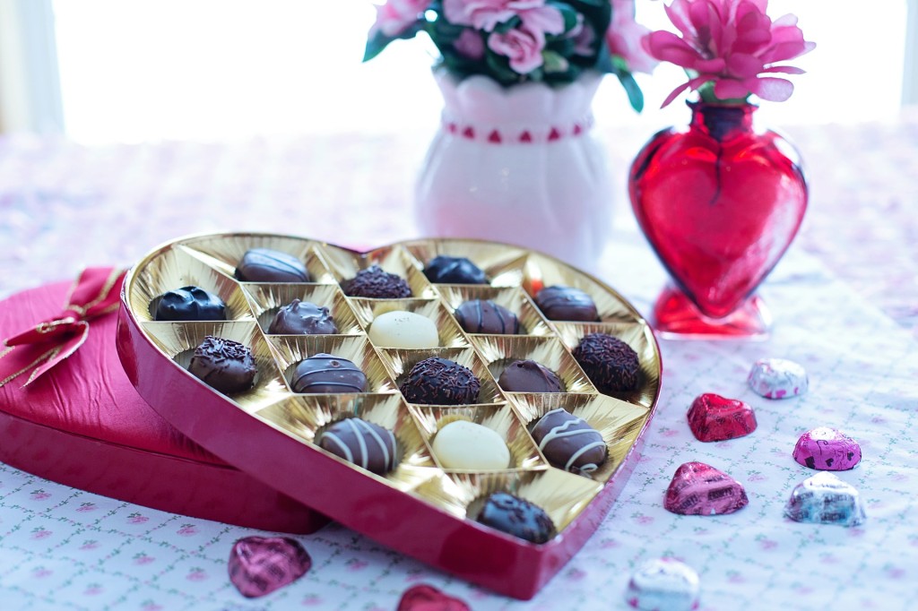 Valentin-pozornost-cokoladova-bonboniera-v-tvare-srdca
